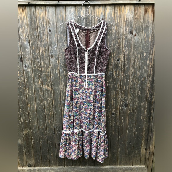 Dresses & Skirts - Vintage floral prairie dress